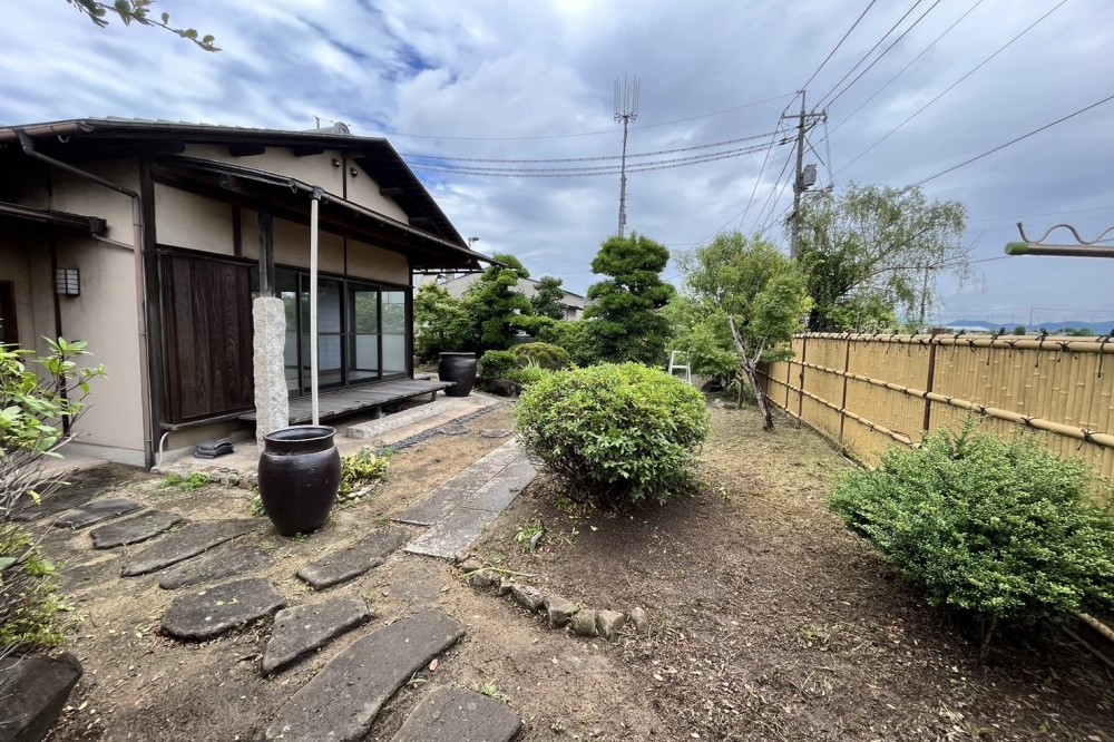 広々した庭では植物やお花を植えたりして、園芸を楽しむのもいいですね。